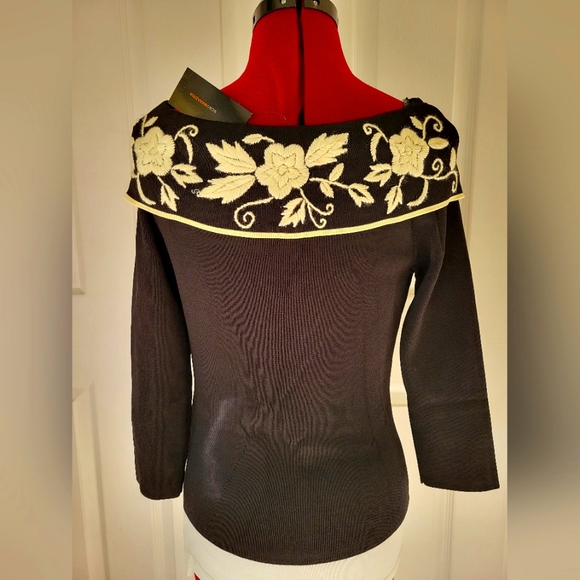BCBGMAXAZRIA sweater round wide neck embroidered - Picture 3 of 4
